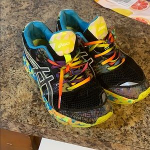 ASICS gel running sneakers size 6Y 8W